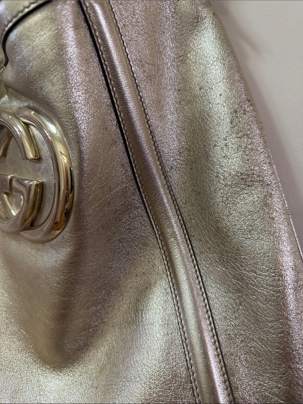 Gucci Interlocking G Britt Champagne Leather Hobo Shoulder Bag - Picture 4 of 13